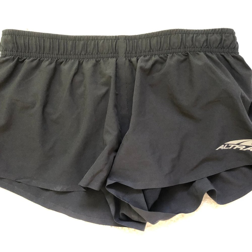 Altra Shorts NWT